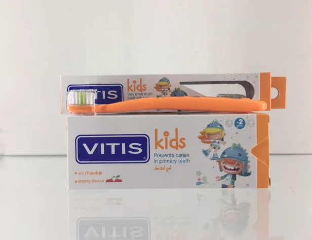 Дитяча зубна щітка VITIS KIDS від 3 років жовта